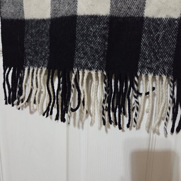Black & White Buffalo Plaid Scarf with Fringe 60x13 in - Picture 4 of 4